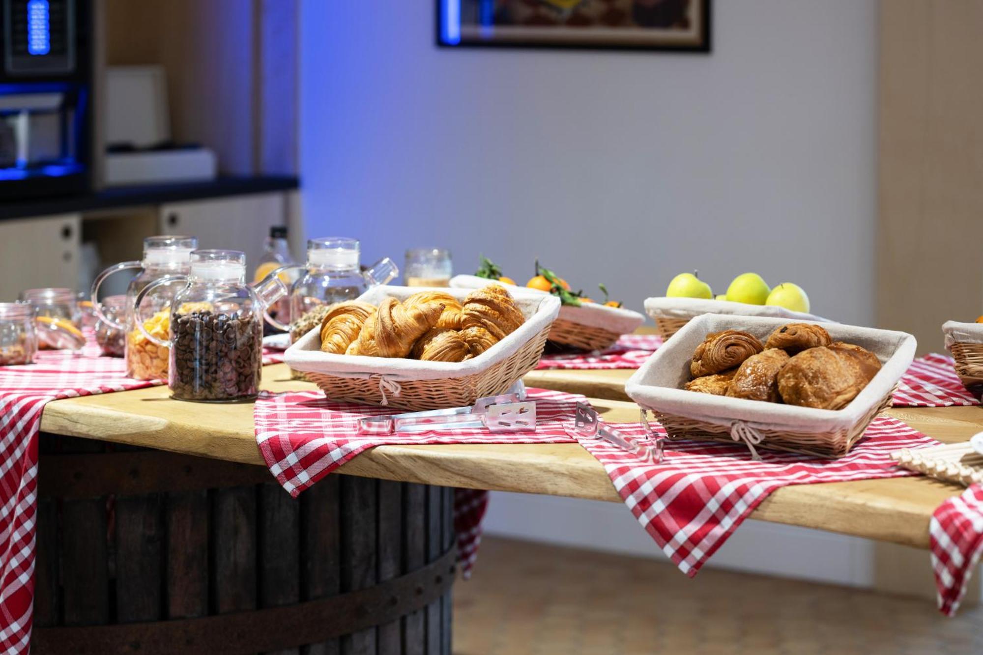 Greet Hotel Châtellerault מראה חיצוני תמונה